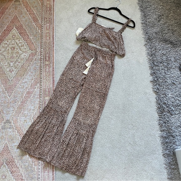 Olivaceous Animal Print 2 Piece Set, Cropped Top and Wide Leg Pants. Size S - Picture 6 of 6